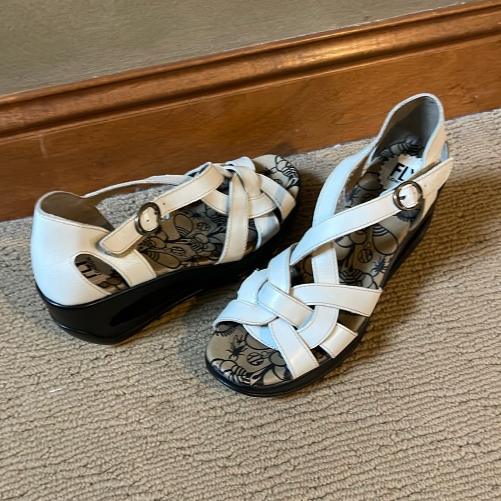 New Fly London White Hauk platform strap sandals size 9 EU40